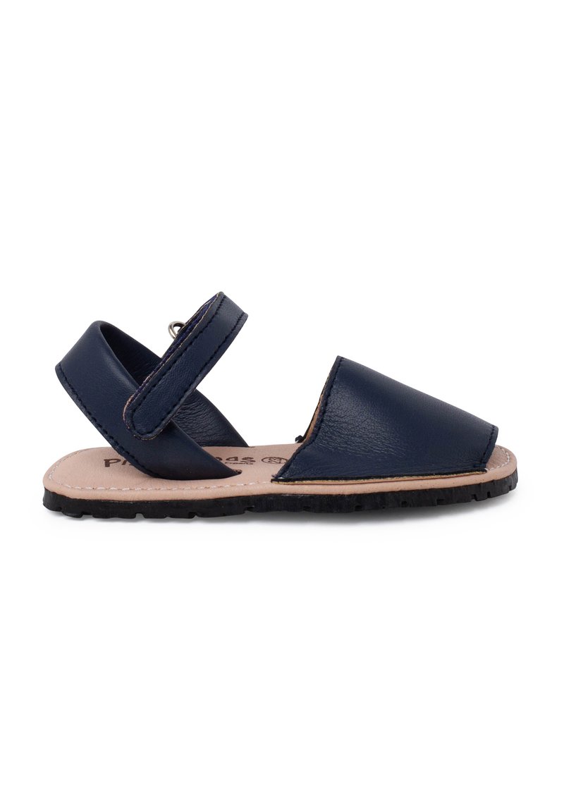 Sandali in pelle navy con design open toe, cinturino regolabile e suola in gomma nera testurizzata. Sottopiede beige chiaro con logo del marchio.