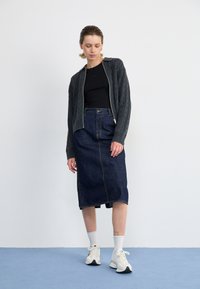 Thumbnail Image 4