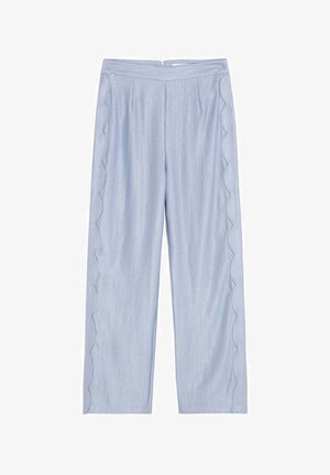 Pantalones azul claro de pierna recta con bordes ondulados a lo largo de las costuras exteriores y cierre trasero con cremallera oculta.