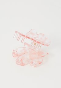 Průhledná růžová akrylová sponka do vlasů ve tvaru květu, s lesklým povrchem a pěti zoubky pro pevné uchycení.