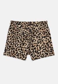 Shorts à imprimé léopard avec un fond beige et des taches noires, une taille élastique et une coupe décontractée.