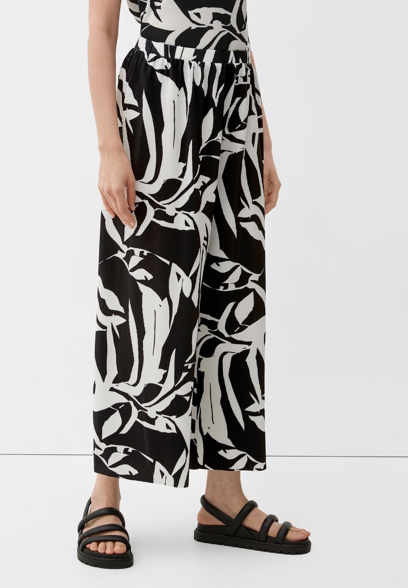 s.Oliver CULOTTE MIT PLISEEFALTEN - Broek - schwarz