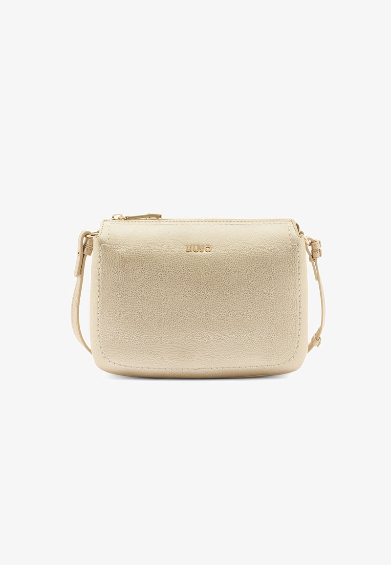 Borsa a tracolla in pelle beige con texture, chiusura a zip, tracolla regolabile e logo dorato sul davanti. Finitura liscia e forma rettangolare.