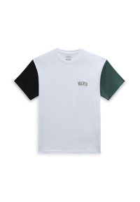 Weißes T-Shirt mit schwarzen und grünen kurzen Ärmeln, versehen mit einem kleinen, auf der linken Brust gestickten Vans-Logo. Material aus Baumwollmischung.