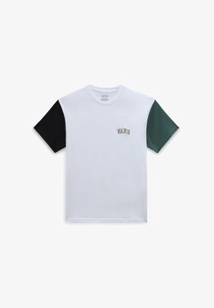 Witte t-shirt met zwarte en groene korte mouwen, voorzien van een klein Vans-logo geborduurd op de linkerkant van de borst. Van een katoenen mix materiaal.