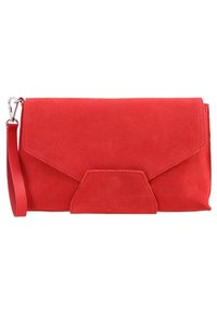 Punainen mokkanahkainen clutch-laukku, jossa on taittuva läppä, kolmion muotoinen yksityiskohta ja irrotettava hihna. Silkkinen pinta ja minimalistinen muotoilu.