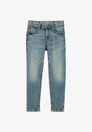 Svijetloplave traperice ravnog kroja, izblijeđene, s pet džepova i oznakom branda na pojasu.