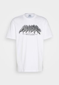FLAMES - Apdrukāts T-krekls - white