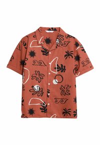 Camicia a maniche corte in tessuto ruggine con motivi astratti neri e dettagli bianchi. Presenta un colletto e chiusura con bottoni.