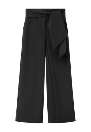 Pantalon noir à jambes larges, taille haute avec une ceinture en tissu nouée sur le côté droit, sans motifs ni ornements visibles.