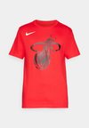 NBA CITY EDITION MIAMI HEAT LOGO TEE - Klubbkläder - university red