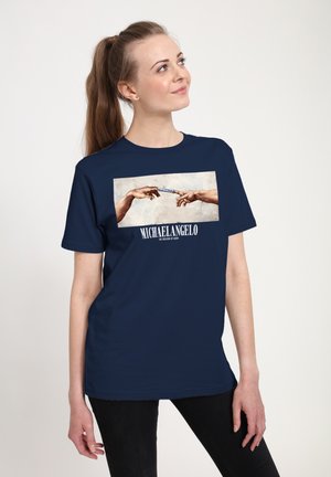 Henry Tiger, APOH LONDON CREATION OF ADAM - Triko s potiskem - navy