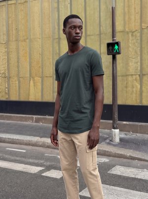 Urban Classics, SHAPED LONG - T-shirts basic - bottlegreen