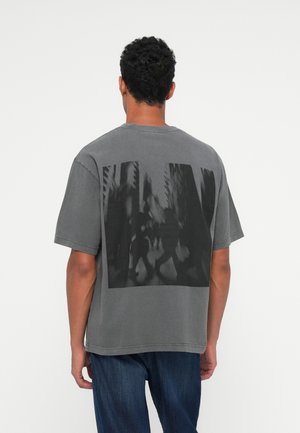 OVERSIZED DISTRESSED TEE - T-shirt con stampa - gray