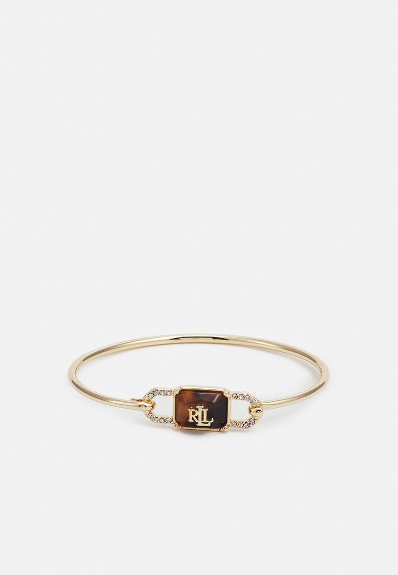 Bracciale in oro con un centro in pietra marrone a motivi rettangolari con un logo, accentuato da piccole gemme trasparenti.