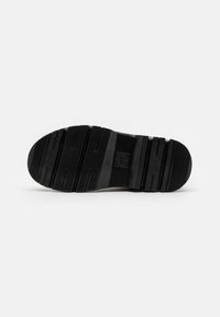 Dr. Martens Stivaletti stringati - black