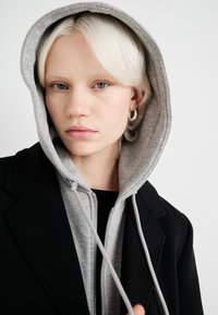 ONLY ONLJUDITH MIX COAT - Klasični plašč - black/medium grey