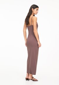 PULL&BEAR MIDI - Haljina od žerseja - light pink