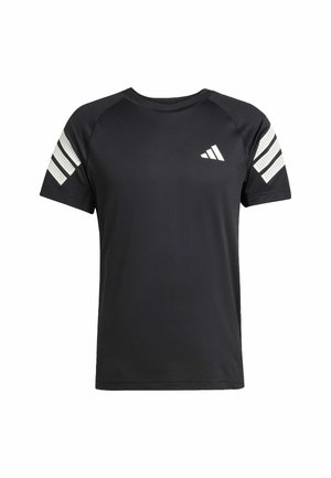 Camiseta deportiva negra con tejido texturizado, mangas cortas y tres franjas blancas en los hombros, con un logo en el pecho.