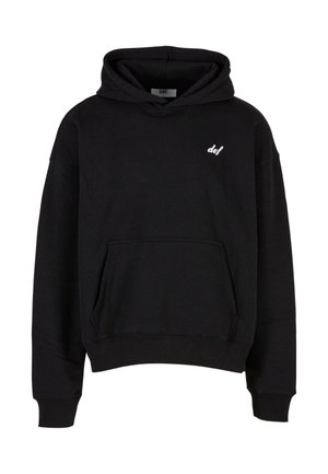 Sort hættetrøje lavet af blødt stof, med en frontlomme og et lille hvidt "def" logo på venstre bryst.
