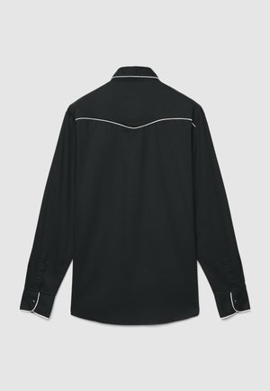 Camicia nera a maniche lunghe con colletto classico, caratterizzata da un piping bianco lungo le spalle e i polsini. Tessuto liscio con vestibilità rilassata.