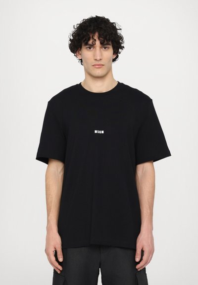 Schwarzes T-Shirt aus Baumwolle mit Rundhalsausschnitt, kurzen Ärmeln und einem weißen Logo in der Mitte. Normale Passform mit glatter Textur.