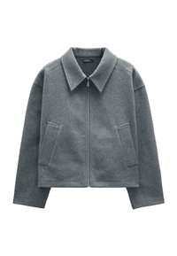 Szary, wełniany blezer z kołnierzem, pełnym zamkiem błyskawicznym i dwoma bocznymi kieszeniami. Posiada prostokątną sylwetkę i gładką fakturę.