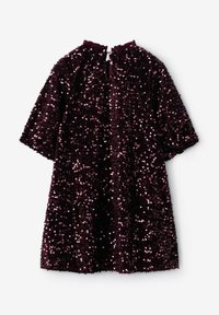 Bordeauxrotes Kleid mit kurzen Ärmeln, bedeckt mit Pailletten, mit hohem Ausschnitt und Reißverschluss am Rücken. Glatte Textur und glänzendes Finish.