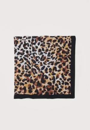 Foulard carré avec un motif léopard marron, noir et beige et une bordure noire unie.