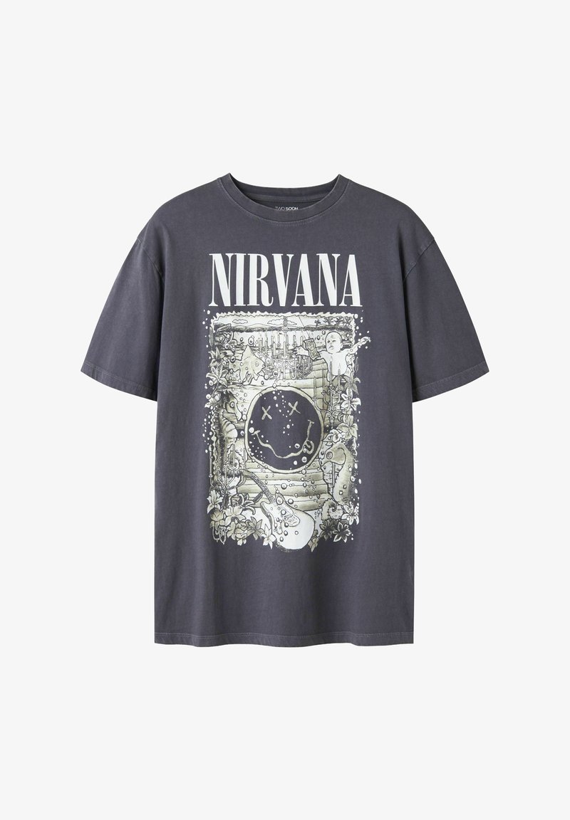 T-shirt grigio scuro con il testo "NIRVANA" sopra un design subacqueo in stile vintage che presenta una faccina sorridente, cavallucci marini, un bambino e una chitarra.