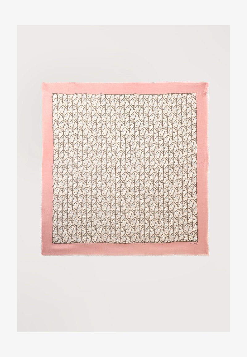 Foulard carré en soie avec bord rose et centre crème présentant un motif répétitif de feuilles marron.