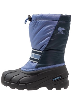 Botte d'hiver avec semelle en caoutchouc noir et tige en nylon matelassé bleu, cordon de serrage ajustable en haut, marquée "SOREL" sur le côté et la sangle.
