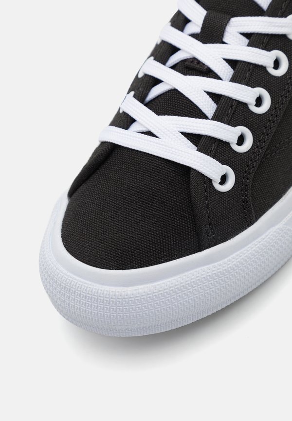 BACKCOURT JUNIOR CORE ESSENTIALS UNISEX - Trainers4