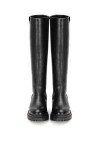 Botas de cuero negras hasta la rodilla con una textura suave, puntera redondeada y suela de goma gruesa. Presentan un sutil detalle de costura y sin herrajes visibles.