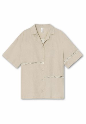 Bežová košile s krátkým rukávem a knoflíky, s otevřeným límcem a dekorativními horizontálními síťovými pruhy na rukávech, hrudi a spodním lemu.