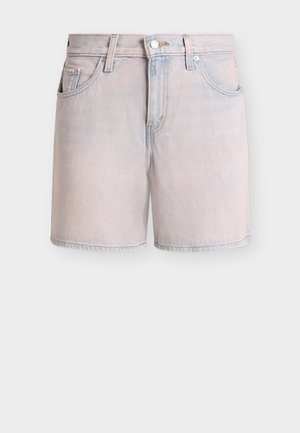 Lyseblå denimshorts med forreste knap, lynlås, bæltestropper og fem-lommer design på en neutral baggrund.