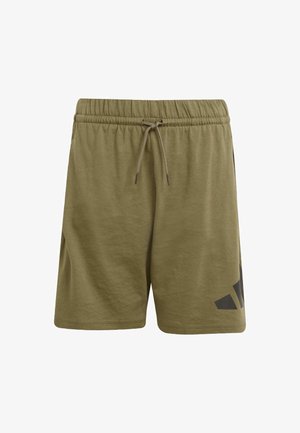 Pantalones cortos de color verde oliva hechos de una tela suave, con una cinturilla elástica y cordón, y un acento de logo negro en el lateral.