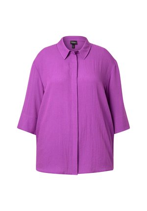 Camicia viola oversize con colletto, maniche corte e chiusura frontale con bottoni. Realizzata in un tessuto leggero e texture.