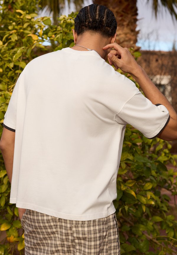 DOUBLE LAYER BADGE TEE UNISEX - Basic T-shirt - ecru4