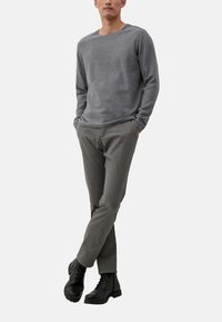 s.Oliver MIT ROLLSAUMBLENDE - Strickpullover - grau