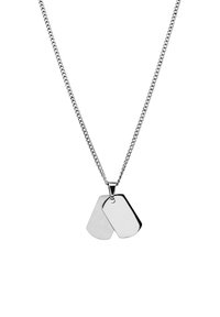 Zilveren hondenpenningketting met twee rechthoekige tags, waarvan er één een geborstelde afwerking heeft en de andere glanzend is, bevestigd aan een schakelketting.