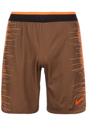 Braune strukturierte Sportshorts mit schwarzem und orangefarbenem Bund, orangefarbenen Seitenstreifen und einem orangen Nike-Logo am rechten Bein.