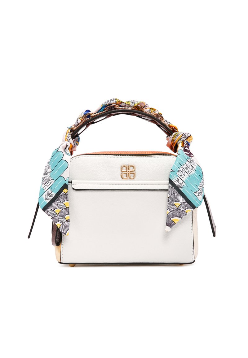 Borsa in pelle bianca con manico intrecciato che presenta accenti di tessuto colorato. Include una tasca frontale e dettagli in metallo dorato.
