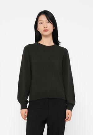 - Sweter