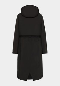 Manteau noir avec capuche, taille élastique, manches longues et détail de fente au dos. Fabriqué en matière lisse et imperméable.