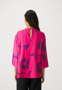 Marimekko OAJA VESI UNIKKO - Bluse - fuchsia/dark purple