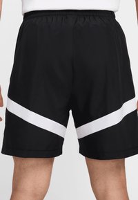 Nike Performance Pantalón corto de deporte - black/white