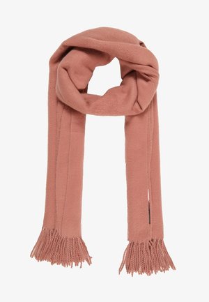 Écharpe tricotée rose poudré douce avec des franges aux deux extrémités, pliée en boucle.