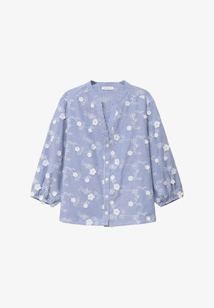 Blå og hvide stribet bluse med trekvartlange pufærmer, blomsterbroderi og V-udskæring. Letvægtsstof.