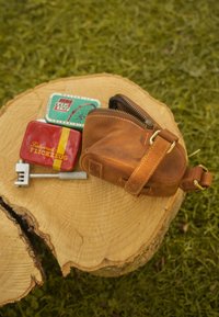 Gusti Leder UNISEX brązowy melanż